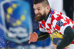 Спортсмен из Хорватии во время матча чемпионата Европы по регби на снегу среди мужских команд в Центре пляжных видов спорта «Динамо»