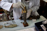 Реставрация одного из поврежденных экспонатов в Египетском музее в Каире, 2011 год