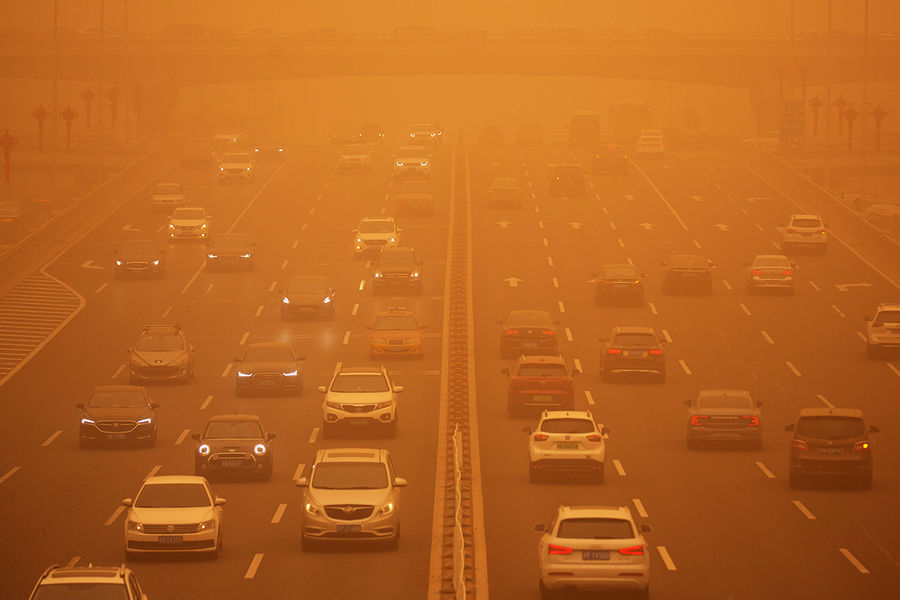 Во время песчаной бури в&nbsp;Пекине, Китай, 15 марта 2021 года
