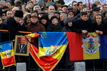 Несколько десятков тысяч человек собрались в Бухаресте, чтобы проститься с бывшим королем Румынии Михаем I