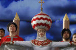 Театральное представление во время фестиваля «Моя Россия» в рамках празднования Дня народного единства на Театральной площади в Красноярске