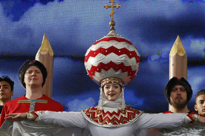 Театральное представление во время фестиваля «Моя Россия» в рамках празднования Дня народного единства на Театральной площади в Красноярске