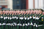 Курсанты Московского высшего военного командного училища на Красной площади в Москве во время военного парада в честь 76-й годовщины Победы в Великой Отечественной войне, 9 мая 2021 года

