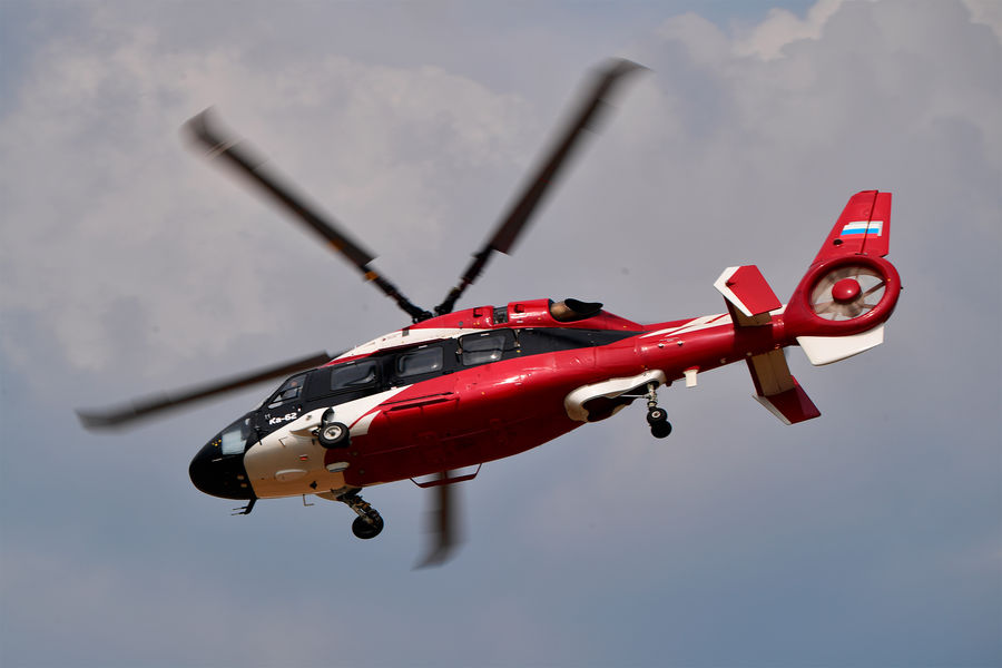 Вертолет Ка-62 на репетиции летной программы открытия Международного авиационно-космического салона МАКС-2021