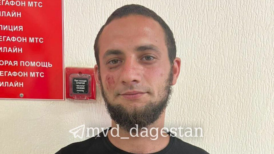 Житель Дагестана порезал колеса машины соседа и ударил ножом его друга за парковку у своих ворот