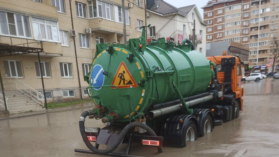 В Краснодаре остановлено дорожное движение из-за ливней