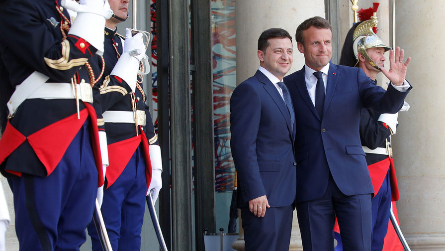 Президент Украины Владимир Зеленский и президент Франции Эммануэль Макрон в&nbsp;Елисейском дворце в&nbsp;Париже, 17 июня 2019 года