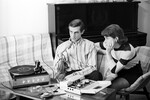 Людмила Пахомова и Александр Горшков во время выбора музыки для новой произвольной композиции, 1970 год