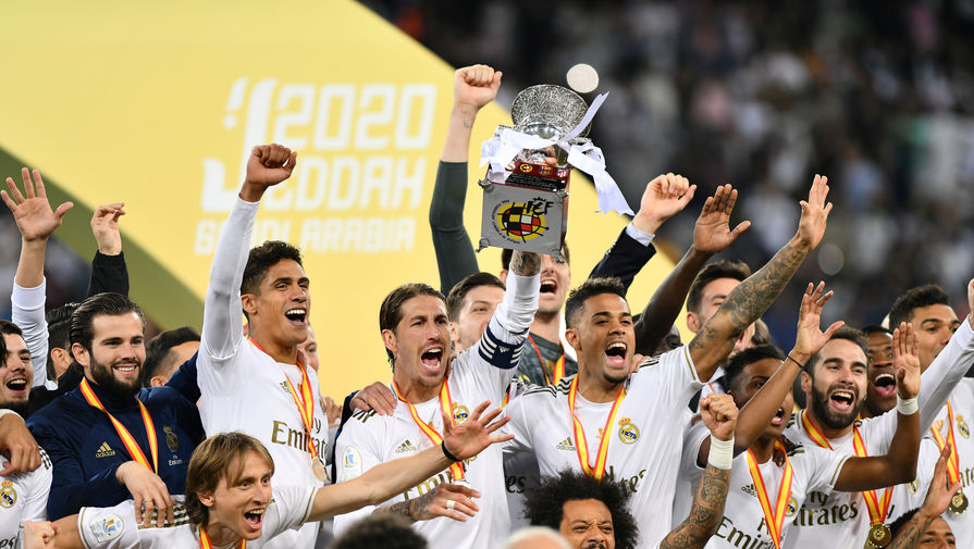 «Реал» празднует победу в Суперкубке Испании