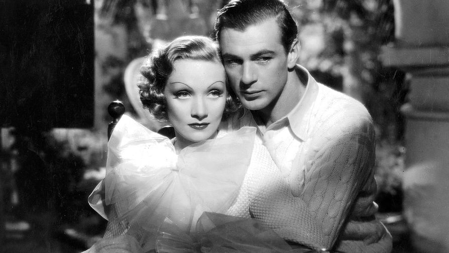 Актеры Марлен Дитрих и Гэри Купер в фильме «Марокко» (1930)