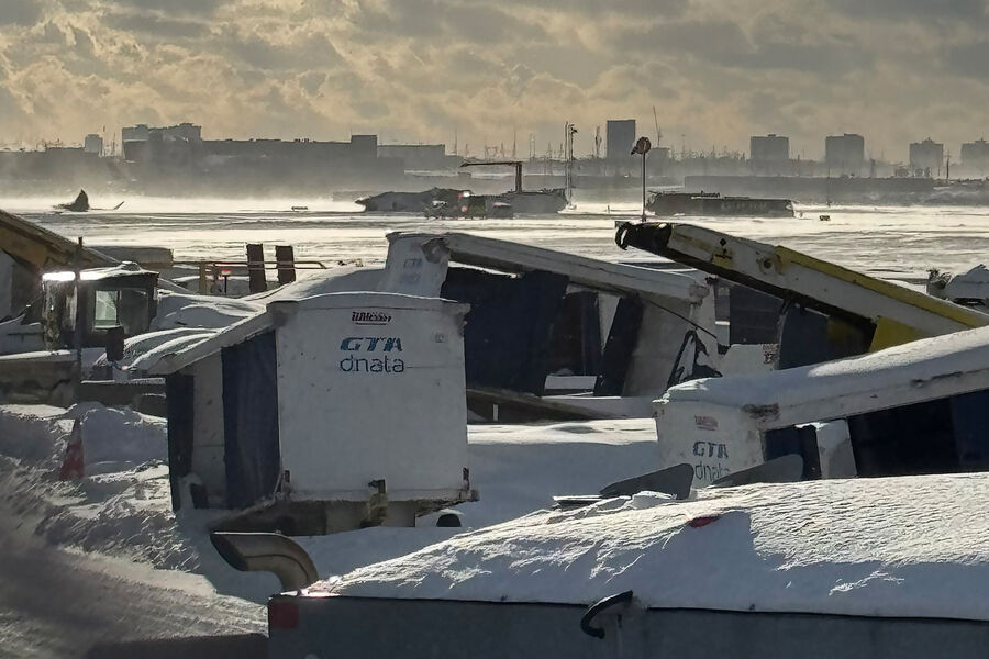 На&nbsp;месте крушения самолета Bombardier CRJ-900 авиакомпании Delta Air Lines в&nbsp;международном аэропорту Пирсон в&nbsp;Торонто, Канада, 17&nbsp;февраля 2025&nbsp;года