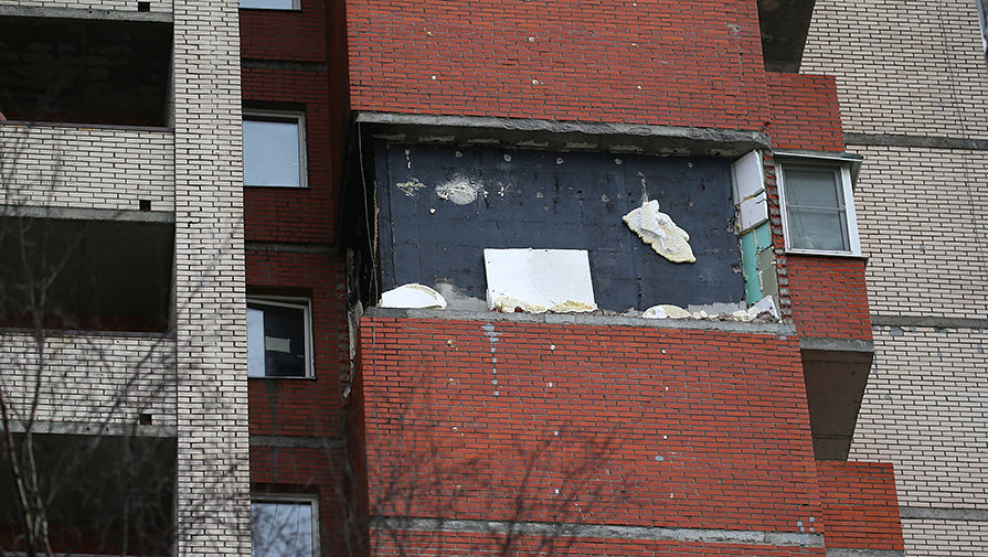 Поврежденный фасад 16-этажного жилого дома на&nbsp;проспекте Солидарности в&nbsp;Санкт-Петербурге, 6&nbsp;апреля 2017&nbsp;года