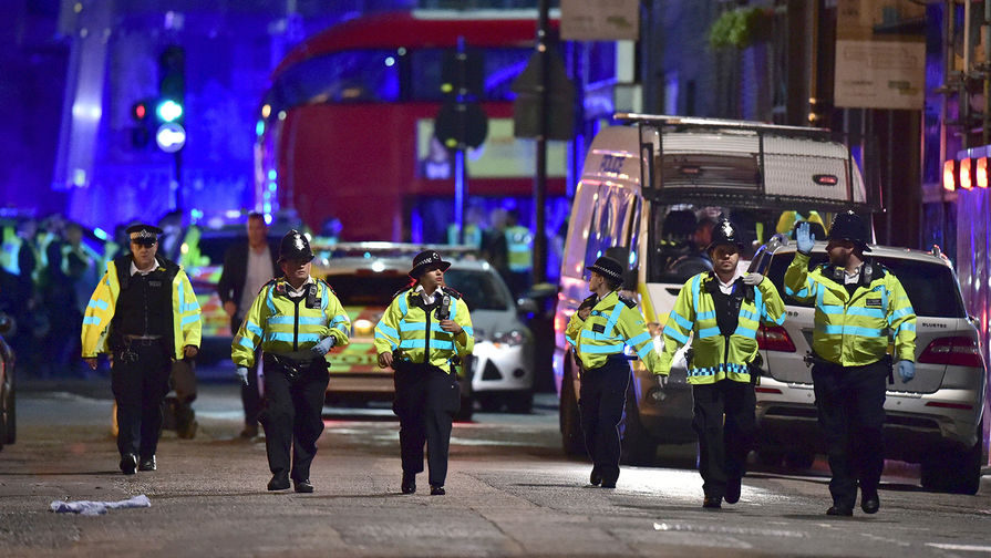 Полиция на&nbsp;месте инцидента в&nbsp;центре Лондона, 4&nbsp;июня 2017&nbsp;года