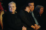 Супруга актера Гитана Леонтенко и Иосиф Кобзон (в центре) 