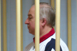 Полковник запаса Сергей Скрипаль, обвиняемый в шпионаже, в зале Московского окружного суда, 2006 год