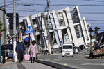 Обрушившееся в результате землетрясения здание в Вадзиме, 2 января 2024 года 