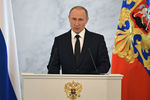 Президент России Владимир Путин во время оглашения ежегодного послания президента Российской Федерации Федеральному собранию в Георгиевском зале Кремля