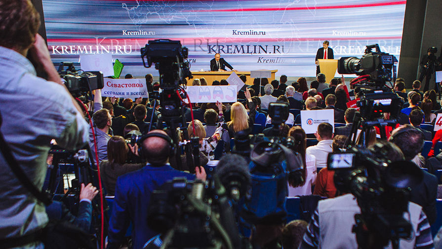 Журналисты на&nbsp;итоговой пресс-конференции Владимира Путина