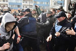 Участники акций в защиту Савченко у Генерального консульства Российской Федерации в Одессе
