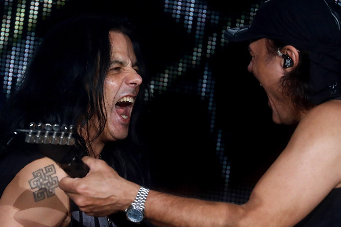 Участники группы Scorpions Павел Мачивода и Маттиас Ябс (слева направо)