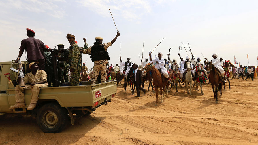Встреча президента Судана Омара аль-Башира во время визита в регион Дарфур, сентябрь 2017 года