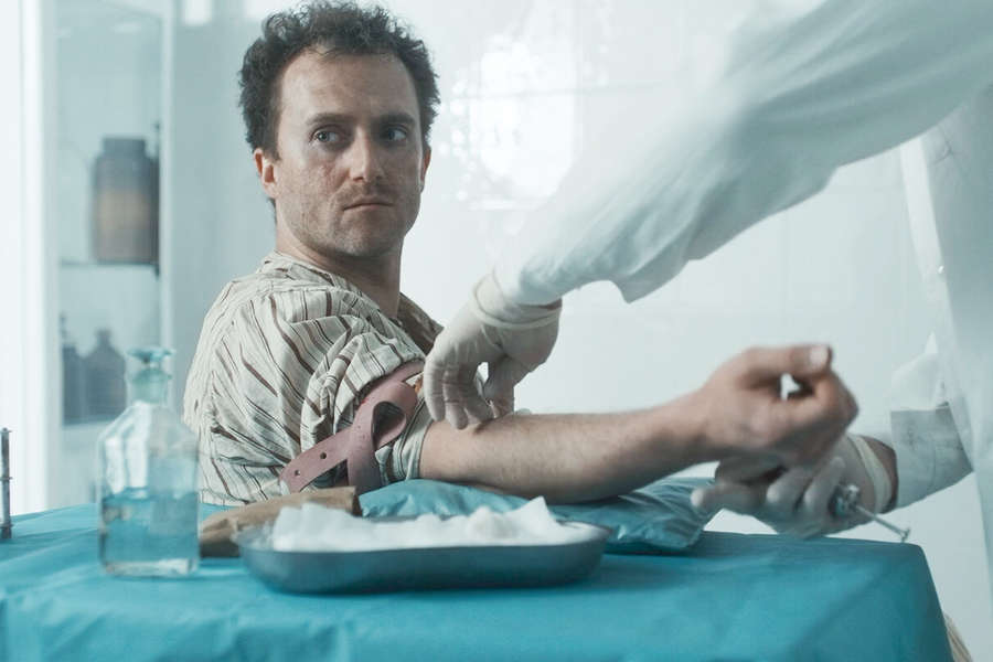 Кадр из сериала «Нулевой пациент» (2022)