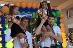 Ученики гимназии №8 города Сочи во время праздничной линейки, посвященной Дню знаний
