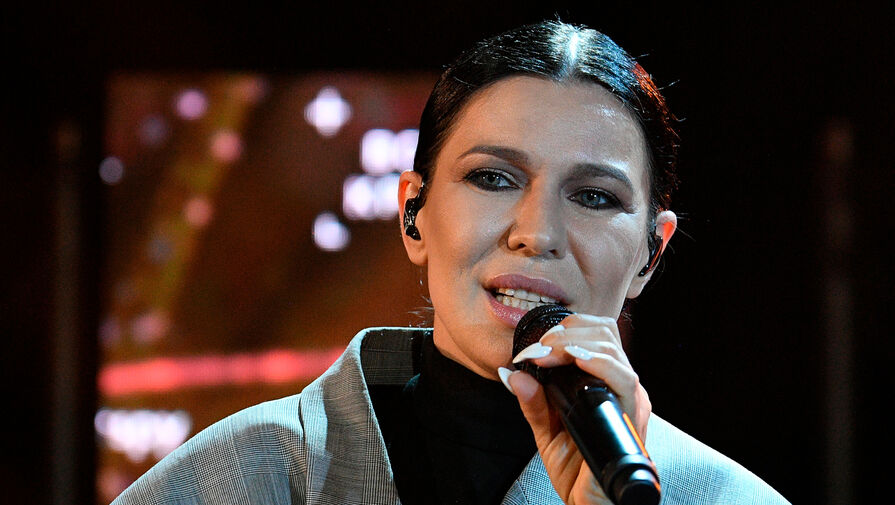 Певице Елке запретили дискредитировать армию в Пскове
