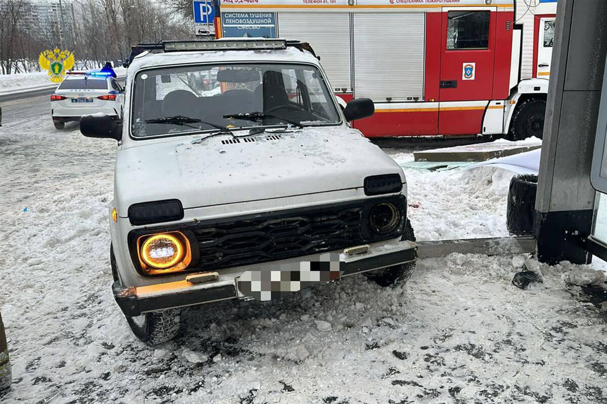 Автомобиль влетел в остановку с людьми на юго-востоке Москвы - Газета.Ru |  Новости