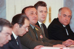  Слева направо: Евгений Примаков, министр внутренних дел Виктор Ерин, министр обороны Павел Грачев, Владимир Шумейко, председатель правительства Виктор Черномырдин на заседании Совета Безопасности. 1995 год.
