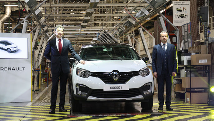 Андрей Панков, генеральный директор «Renault Россия» (слева) и Аркадий Дворкович...