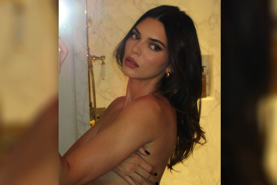 Kendall Jenner Shows Relief Figure Without Underwear In Photo 06072023 2339 Social Bites 