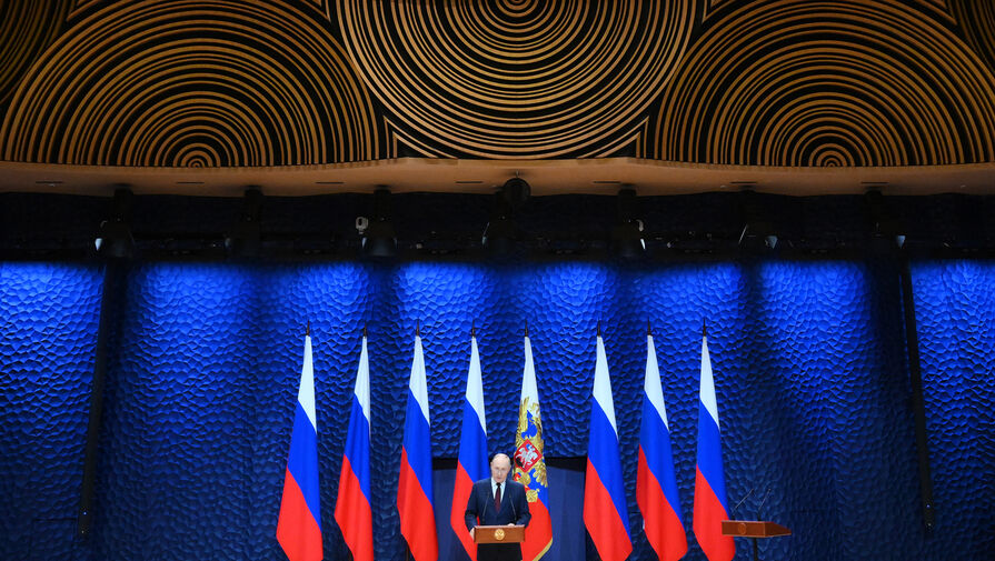 Педагогический фронт: Путин наградил педагогов, чьи ученики стали примером мужества