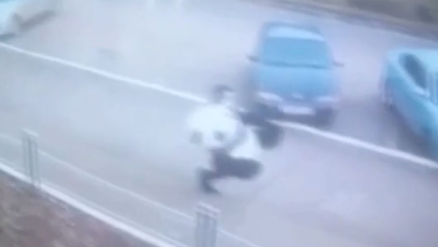 Житель Братска украл из магазина огромную панду и скрылся