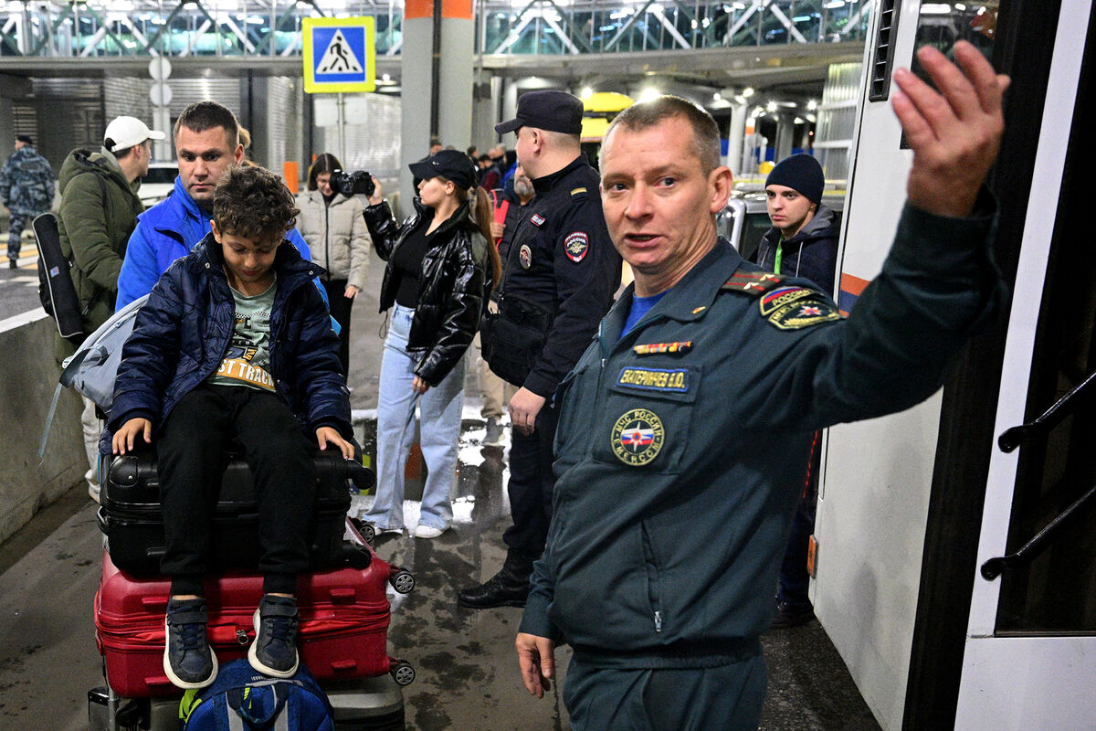 Большинство прибывших эвакуационным рейсом Каир — Москва разместят в  Волоколамске - Газета.Ru | Новости