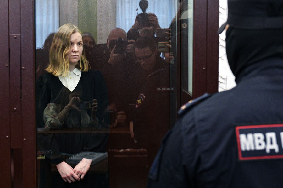 Дарья Трепова на выездном заседании 2-го Западного окружного военного суда, где рассматривается вопрос о продлении ей ареста, 15 ноября 2023 года