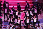 Выступление актера Райана Гослинга с песней I'm Just Ken из фильма «Барби» на 96-й церемонии вручения кинопремии «Оскар» в Лос-Анджелесе, 10 марта 2024 года