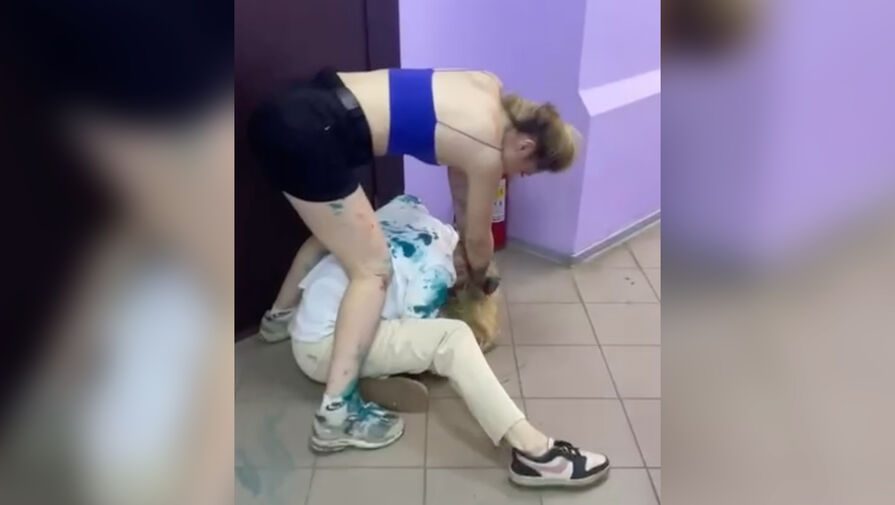 Ревнивая россиянка напала на девушку своего бывшего парня