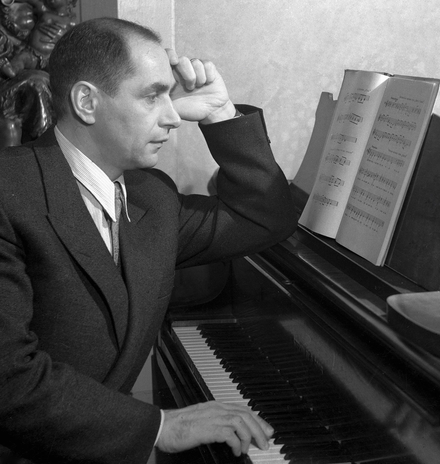 Игорь Моисеев, танцовщик, балетмейстер, хореограф, балетный педагог. Народный артист СССР. В 1937 году создал первый в стране профессиональный ансамбль народного танца (Ансамбль народного танца СССР), 1952 год