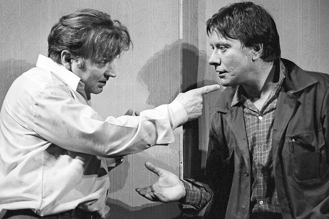 Михаил Державин и Андрей Миронов в спектакле «Мы, нижеподписавшиеся», 1979 год