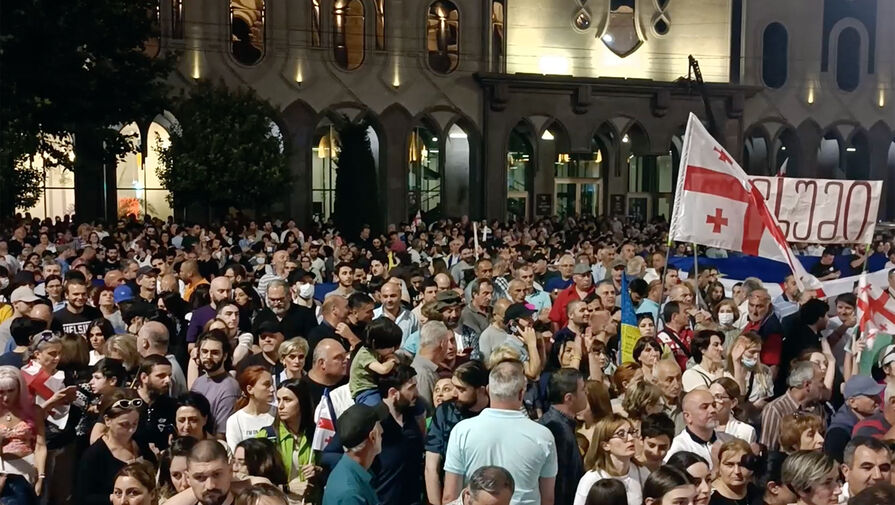 Протестующие у здания парламента в Тбилиси планируют остаться на всю ночь