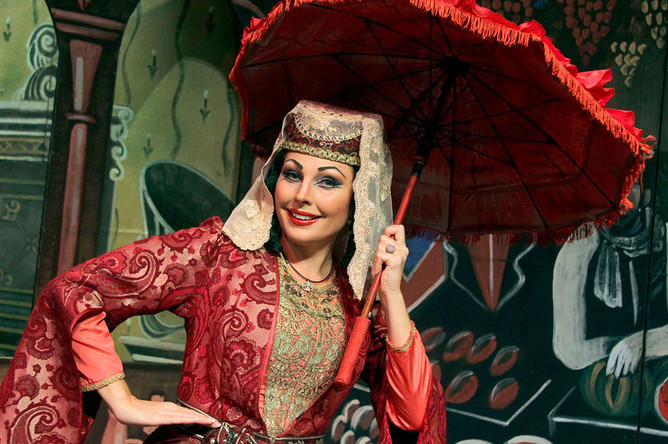 Спектакль «Ханума» (2012)