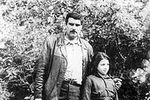 Сергей Довлатов с дочерью Катей в Пушкинском заповеднике, 1977 год