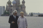Сергей Бондарчук с супругой Ириной Скобцевой на Красной площади, 1980 год