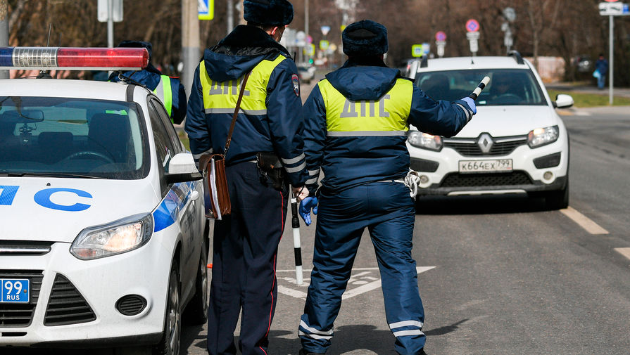 В Ростове-на-Дону инспектор ДПС избил снимавшего его на смартфон водителя