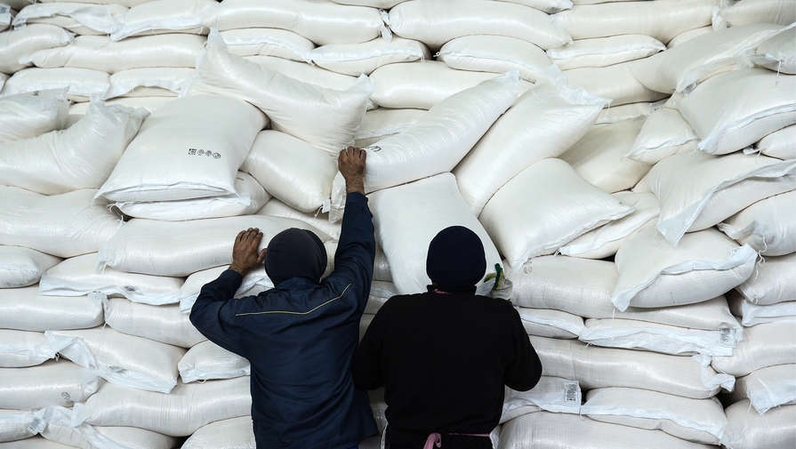 Сахарный сговор: ФАС выясняет, кто стоял за подорожанием "белого золота"