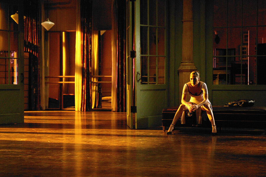 Кадр из фильма «Давайте потанцуем» (2004)