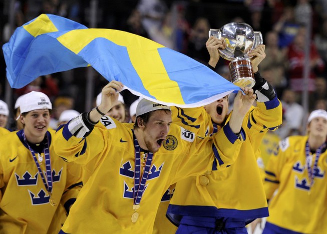 Сколько раз становилась чемпионом сборная команда швеции. Сборная Швеции атрибутика. Игрок сборной Швеции Зибанежад. Швеция горизонтальное фото.