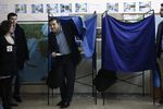 Лидер радикальной партии СИРИЗА Алексис Ципрас голосует на одном из избирательных участков в Афинах