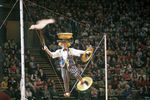 Самым первым цирковым номером Олега Попова была эксцентрика на свободной проволоке